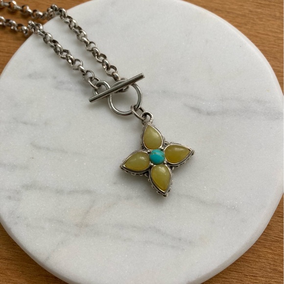 Front Clasp Flower Necklace - Picture 3 of 5